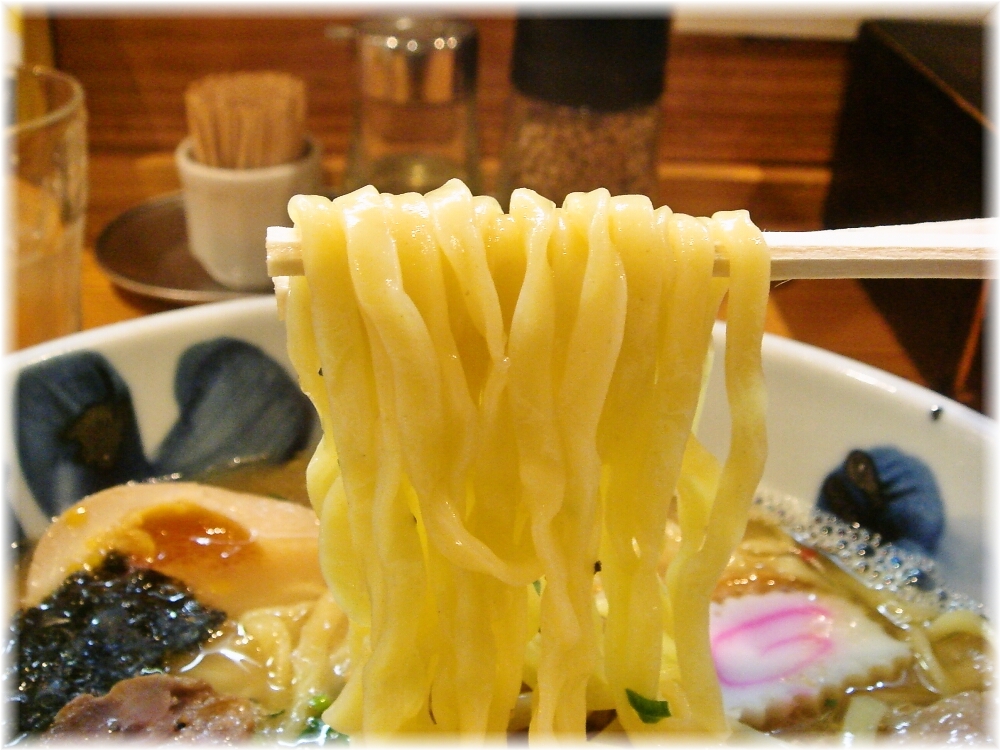 博多中華そばまるげん 特博多中華そばの麺