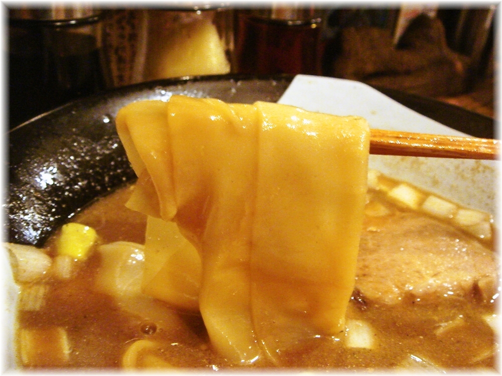 G凪4 煮干ラーメンの一反も麺
