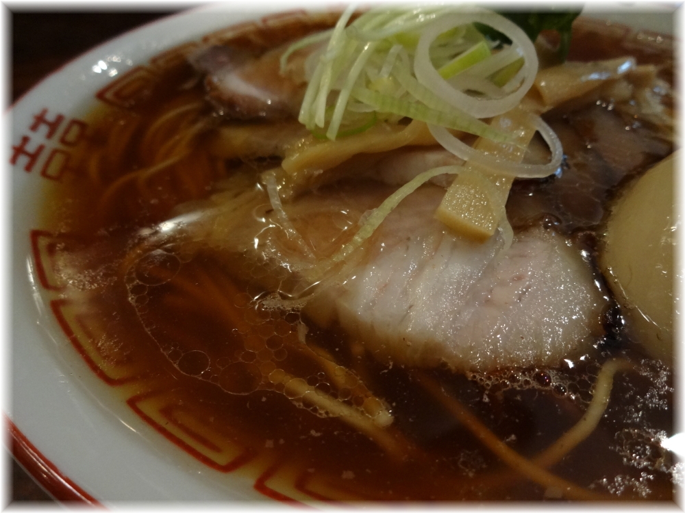 中華そばしば田 味玉チャーシュー中華そばのスープ