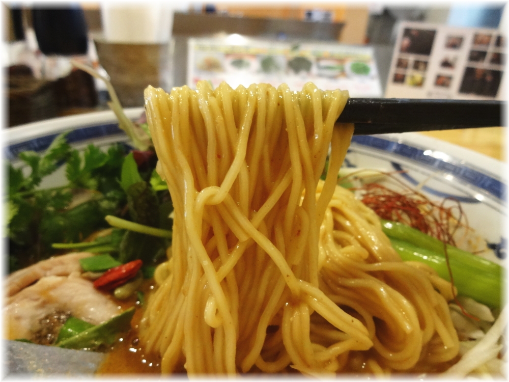 瀬佐味亭 金の担担麺の麺