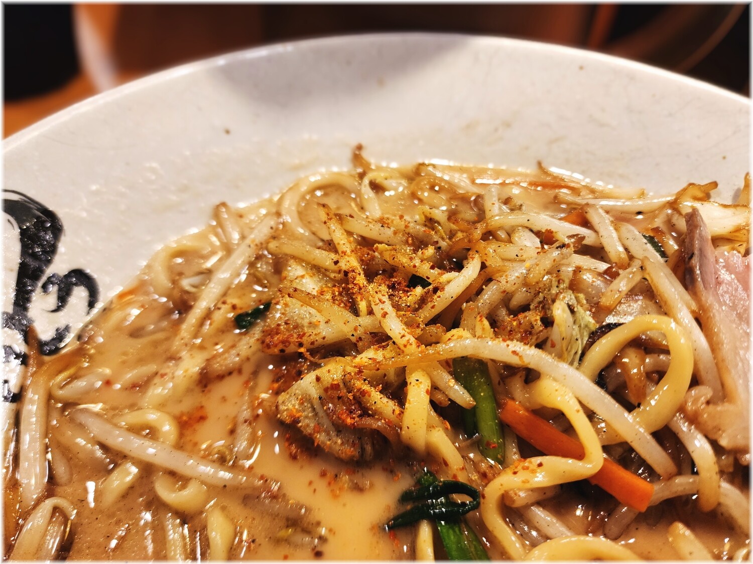 麺ZINさいとう チャー牛タンメンに追撃パウダー