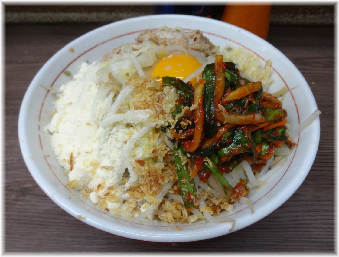 関内二郎 汁なし+ニラキムチ+粉チーズ