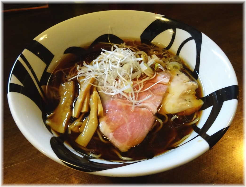 凌駕ドロップス 鴨脂と白トリュフオイルの醤油ラーメン