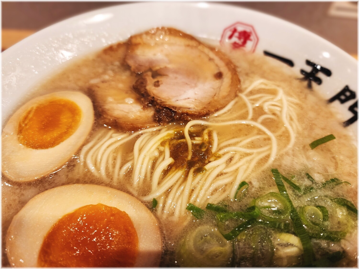 一天門 和風とんこつラーメン半熟煮玉子入りの具2