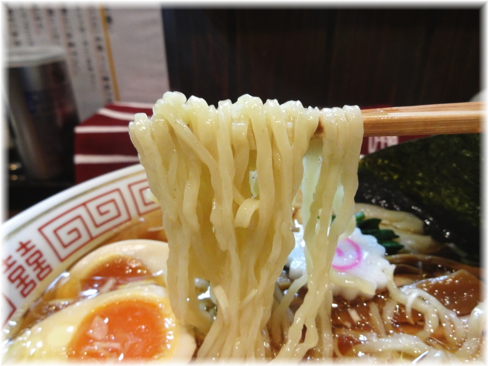 二代目にゃがにゃが亭 わんたんそば+味付け玉子の麺