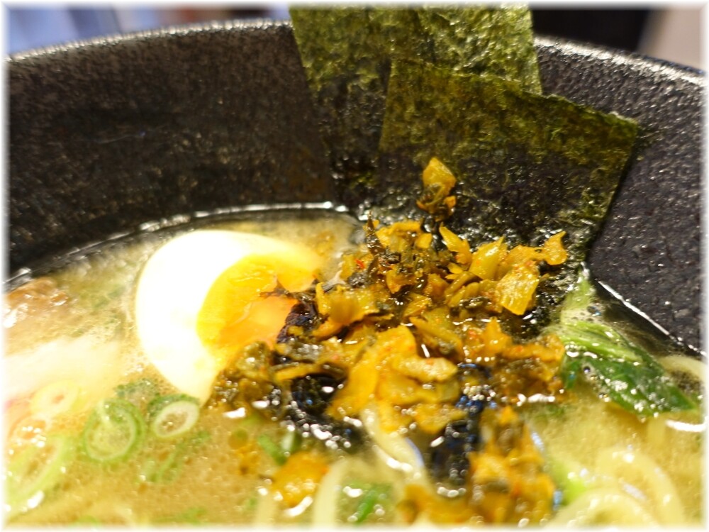もとまる もとまるらーめんに辛子高菜