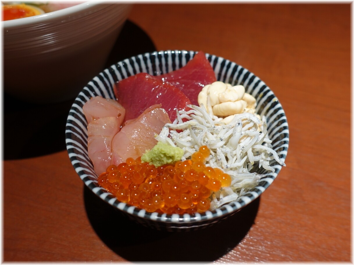 酒肴場屯 本日の海鮮丼