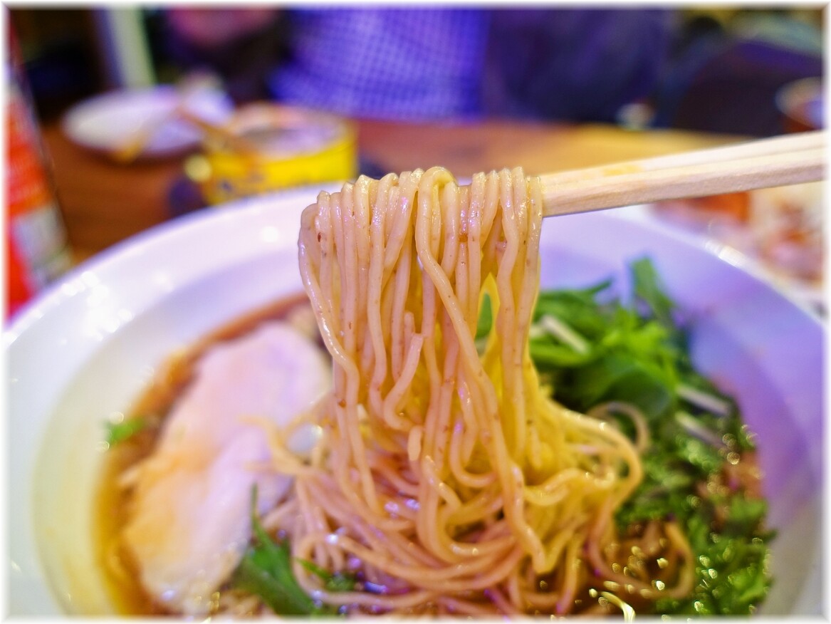 ゆしまホール 中華そばの麺