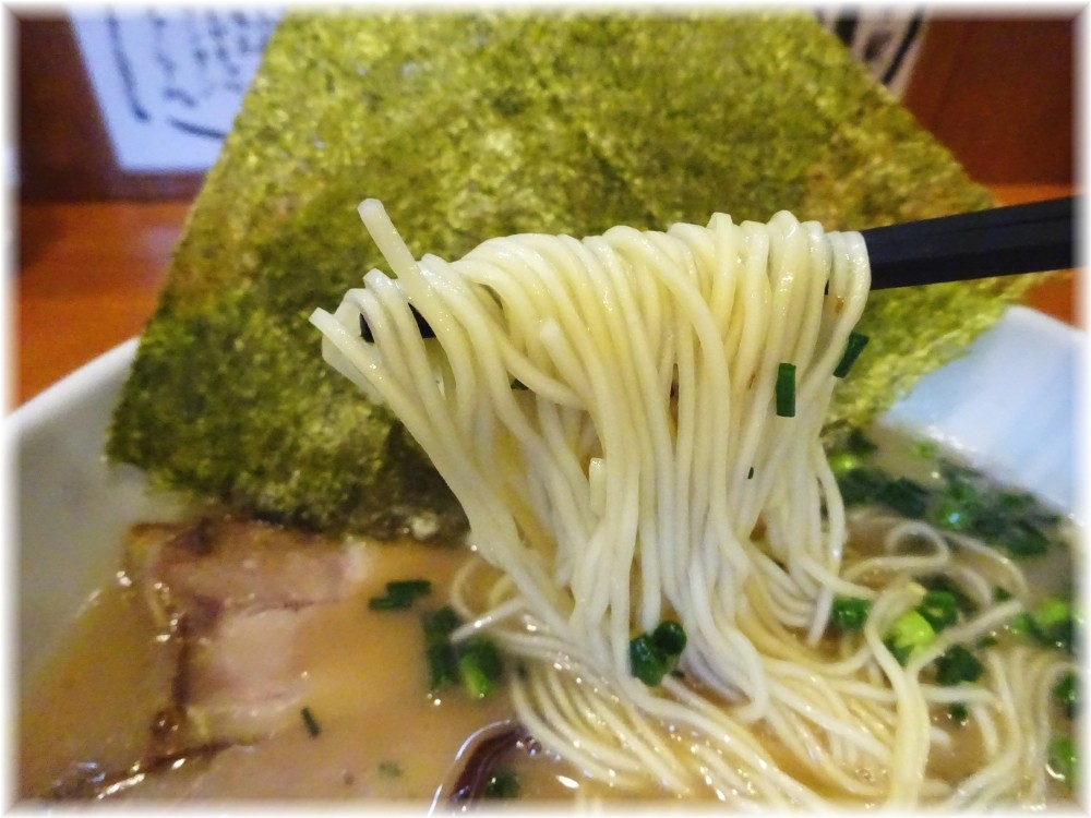 ガッキ 豚骨らーめんの麺