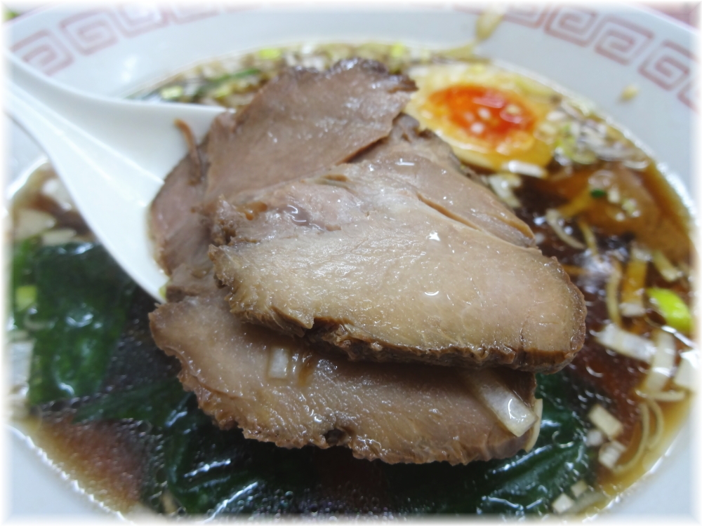 昭和歌謡ショー 半熟味付玉子入り中華そばのチャーシュー