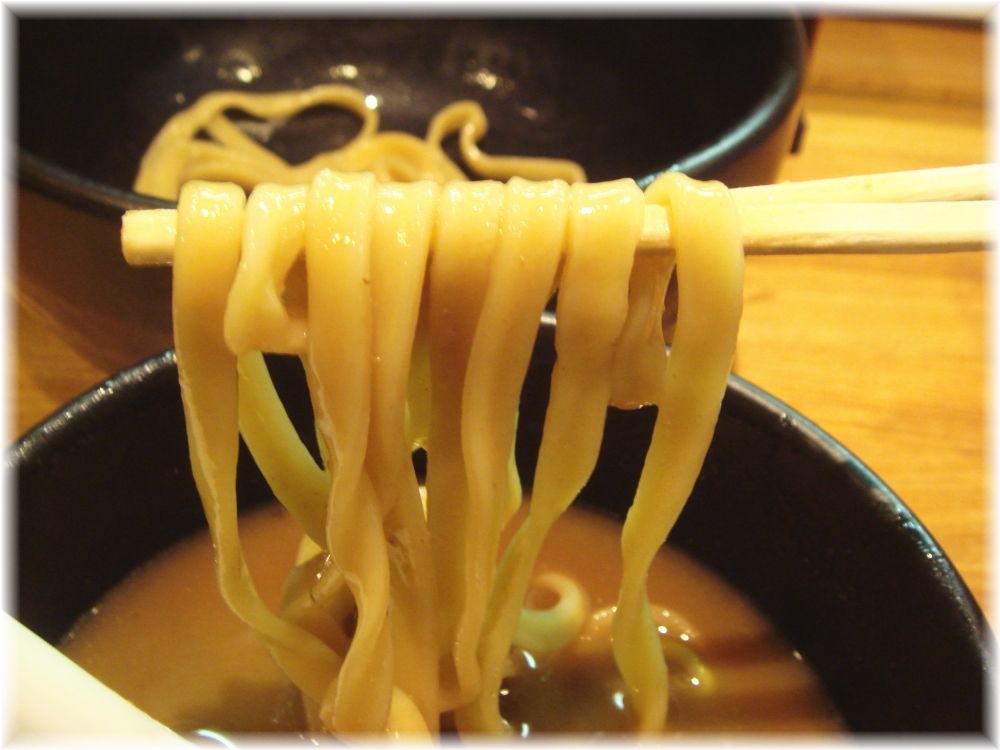 づゅる麺池田 恵比寿神社前 つけ麺の麺2