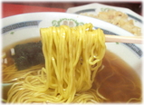 伊峡 ラーメンの麺