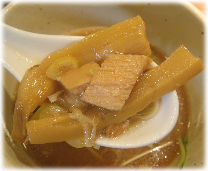 麺屋武蔵 武骨外伝 温玉肉餡かけつけそばのつけ汁の具