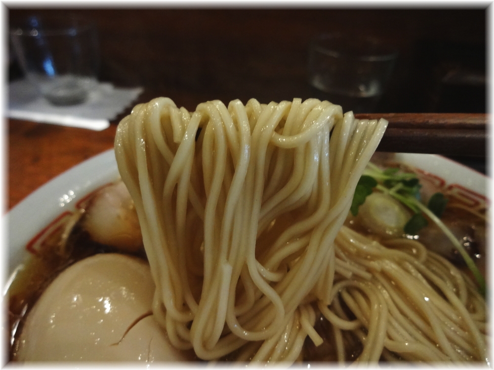 中華そばしば田 味玉チャーシュー中華そばの麺