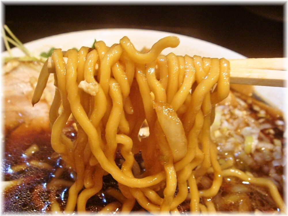 じらい屋 じらい屋らぁめん+とりたまの麺