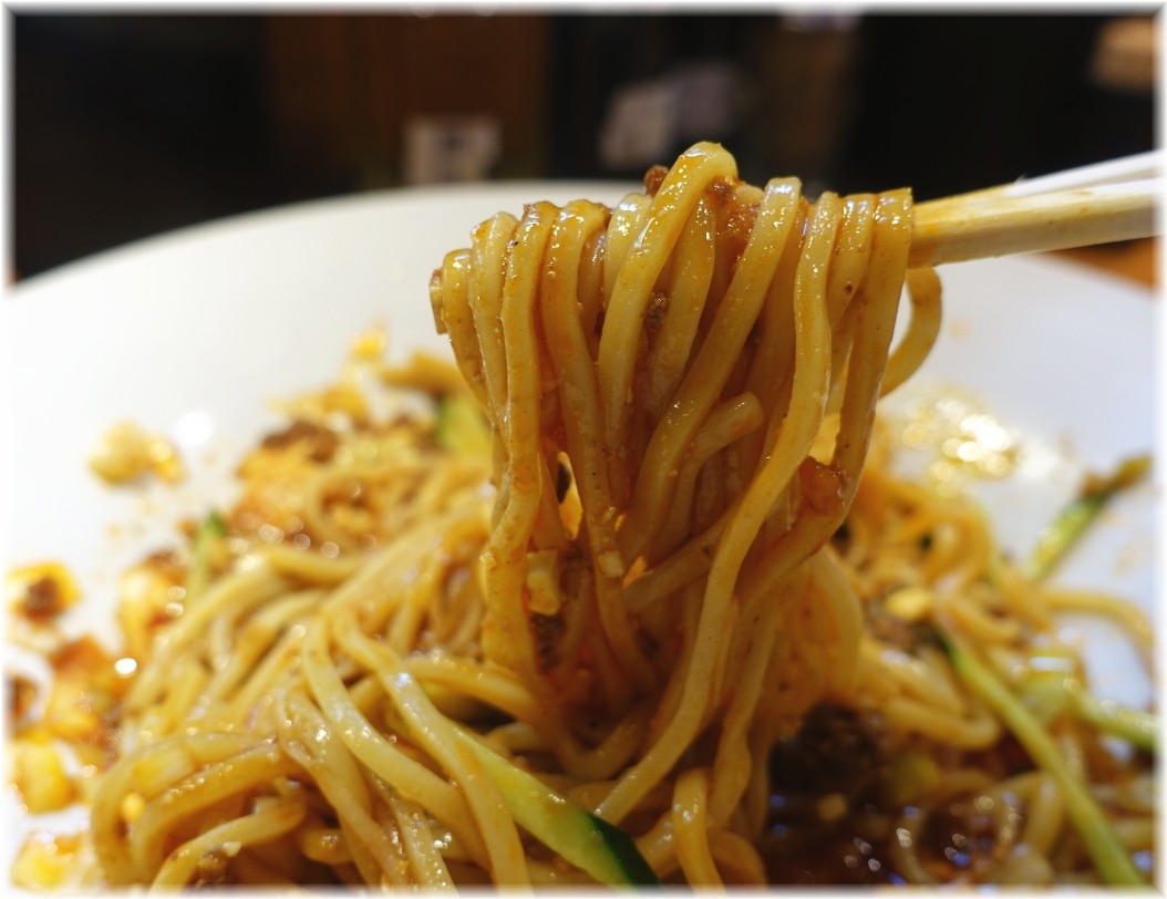 成都正宗担々麺つじ田 成都汁なし担々麺の麺