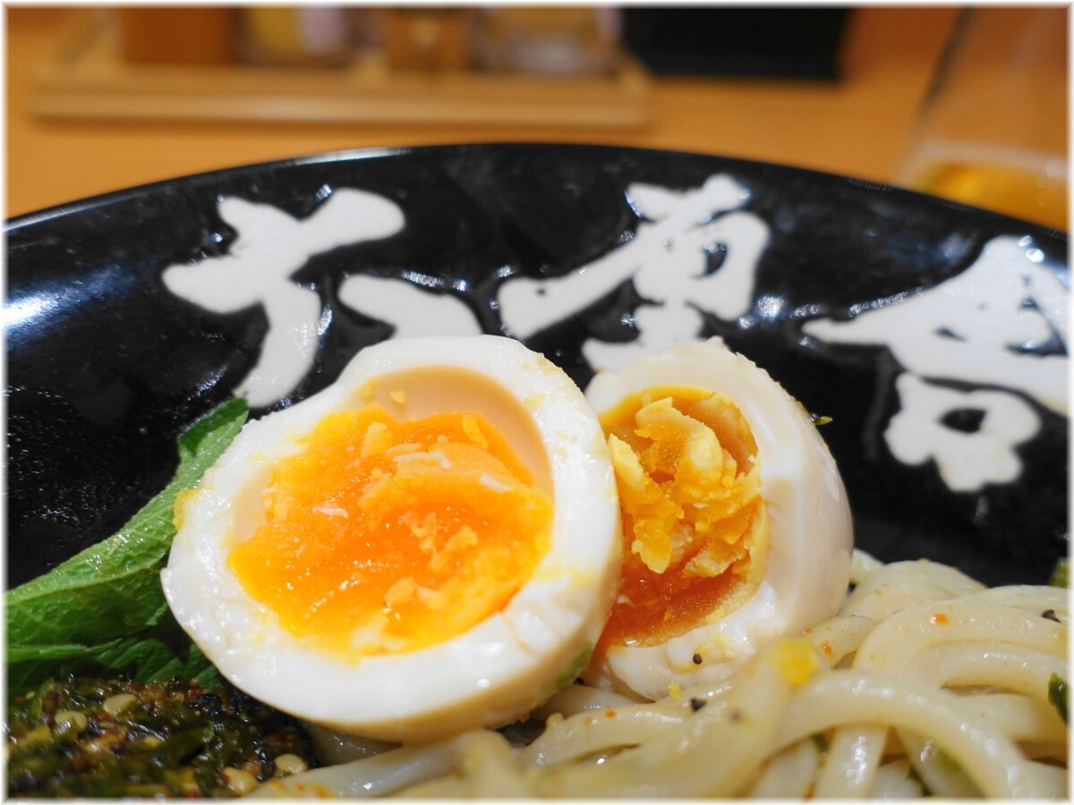 六厘舎2 特製朝の生七味つけめんの味玉