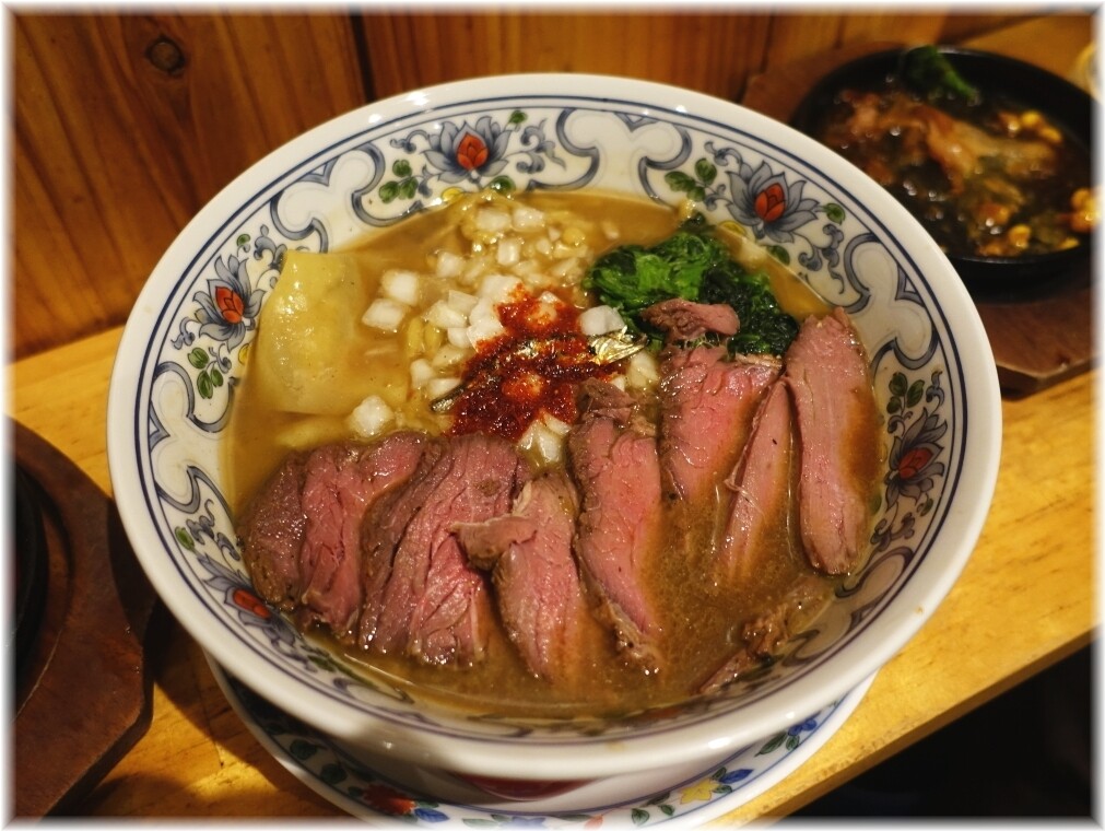 ビーフキッチンスタンド新橋店 すごい肉入れ過ぎビーフ煮干しラーメン
