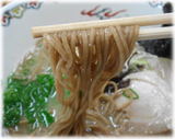 山んラーメン 黒米ラーメンの麺
