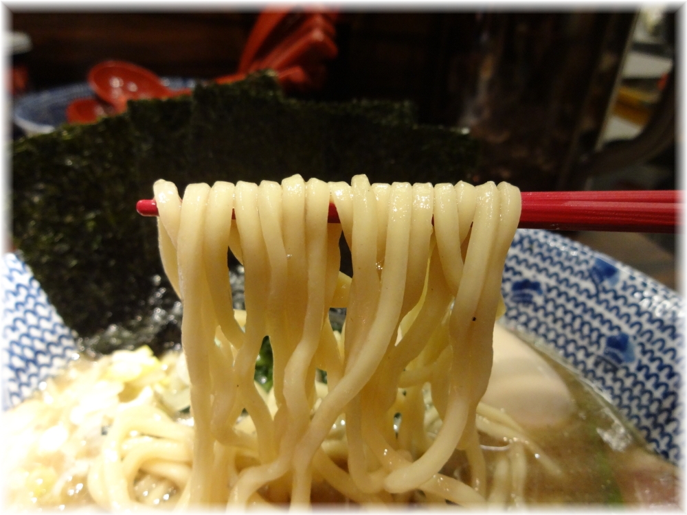 東京煮干屋本舗 特製煮干ラーメン(にぼ増し増し)の麺