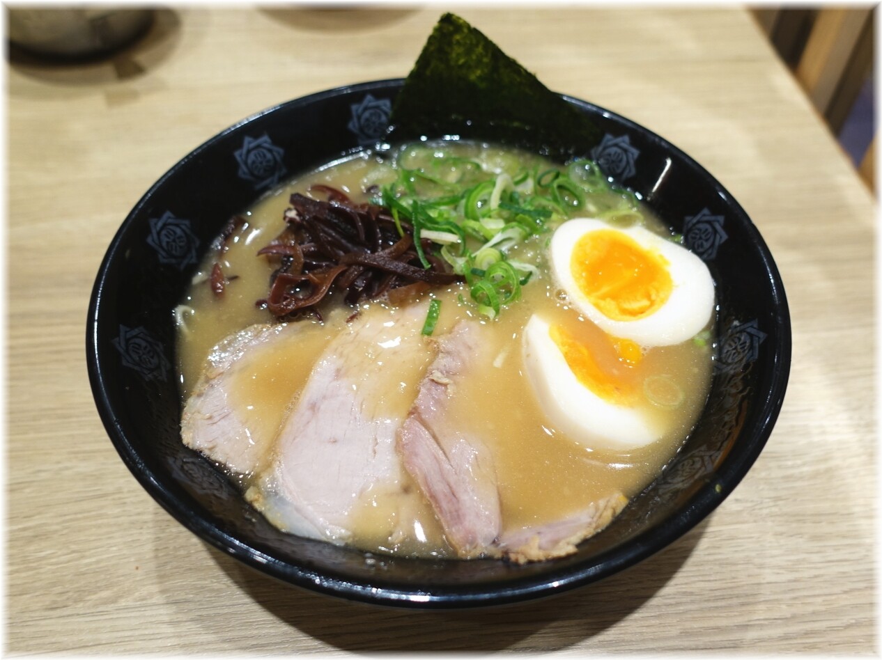 俺式純 朝ラーメンに半熟玉子