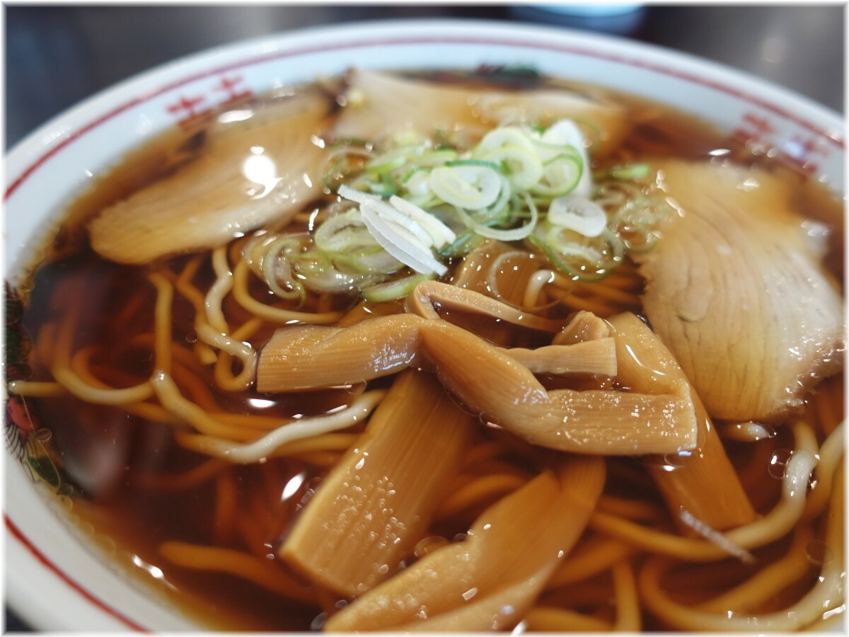 まるかいらーめん 醤油らーめん中の具2