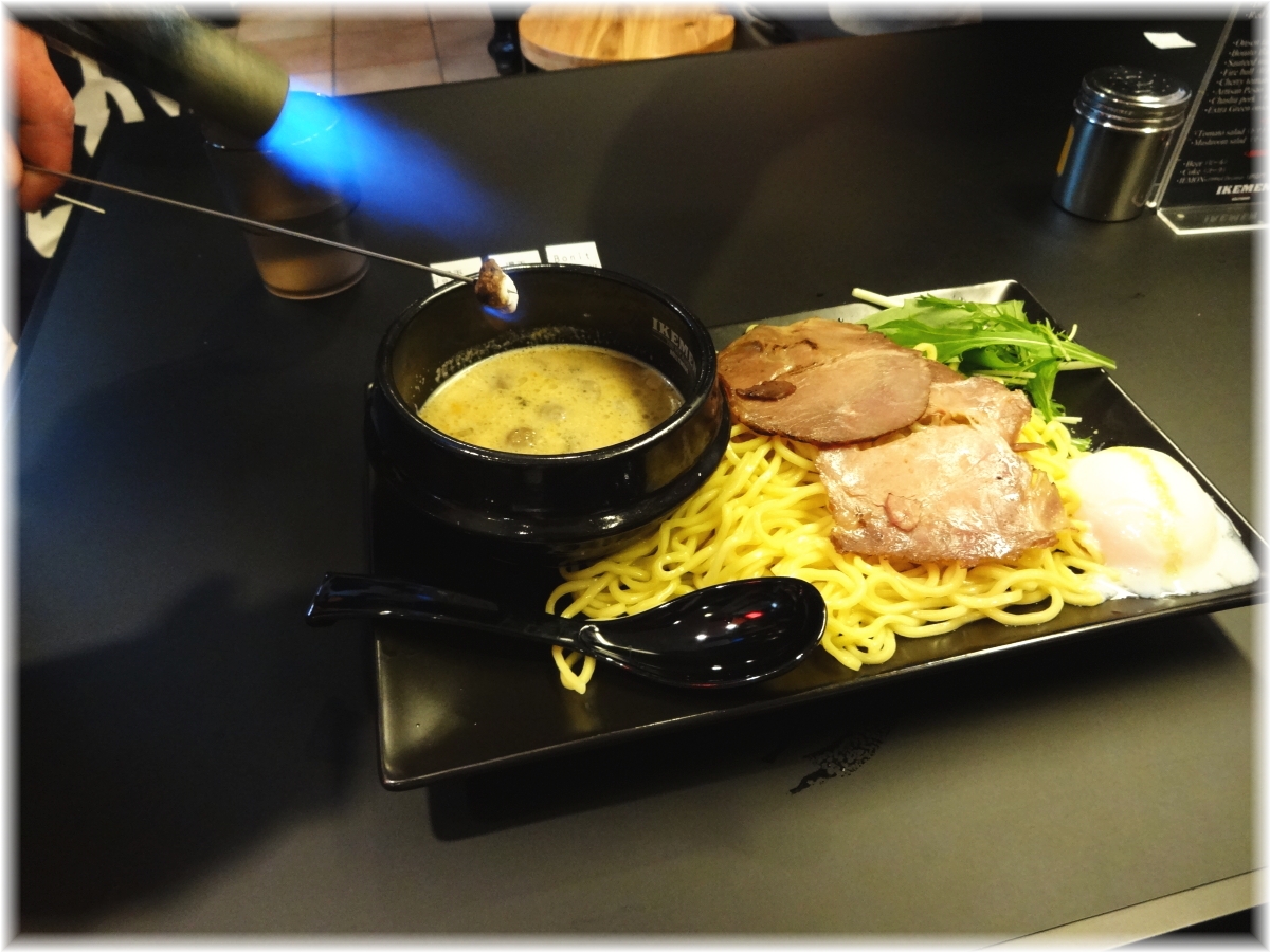 IKEMENHOLLYWOOD ゴーストバスターのパフォーマンス