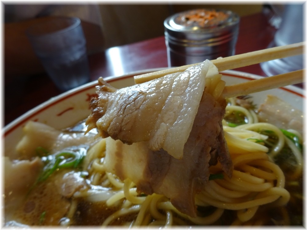 本家第一旭たかばし本店 特製ラーメンのチャーシュー(白多め)