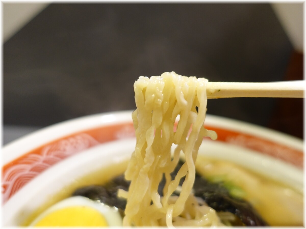 北まる(北〇) 塩ラーメンハーフの麺