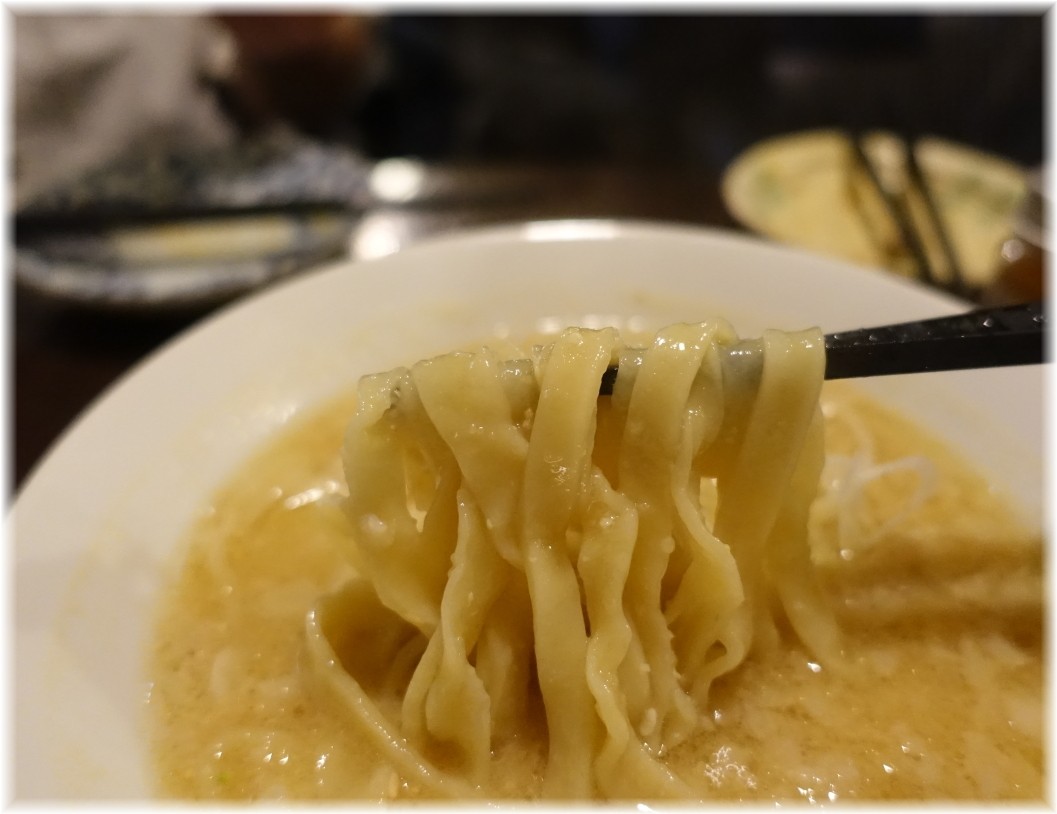 金町製麺8 背脂ラーメンの麺