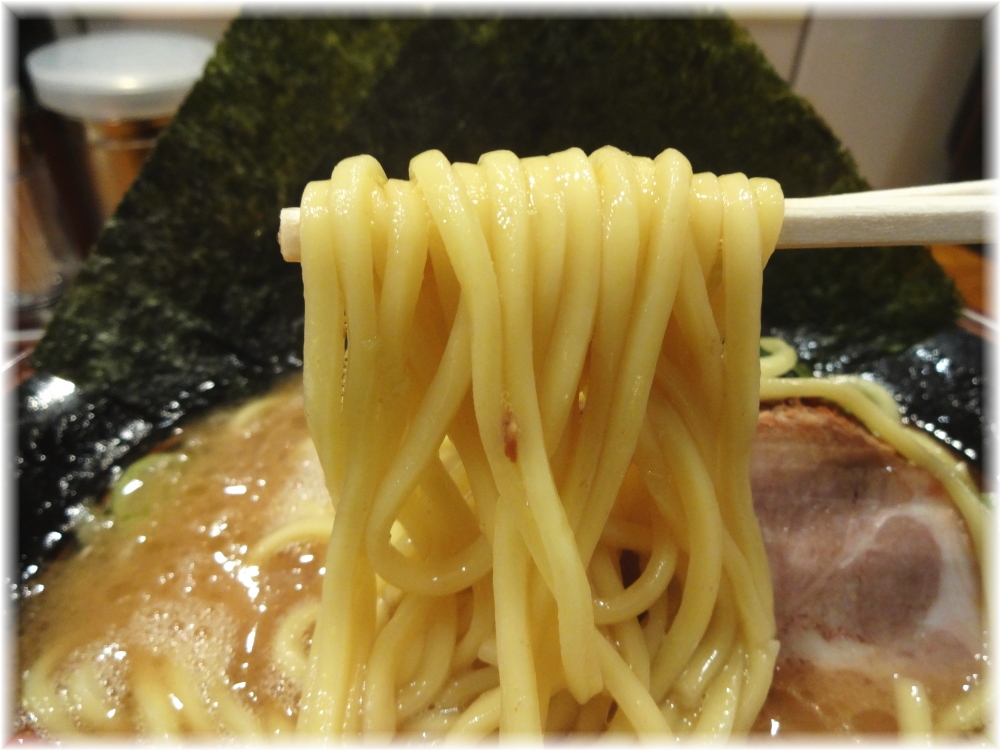 太龍軒田町店 ラーメン(並)の麺