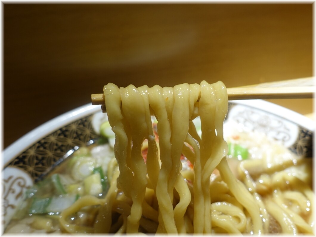 凪西新宿7丁目店 すごい煮干ラーメン+鬼油.の麺
