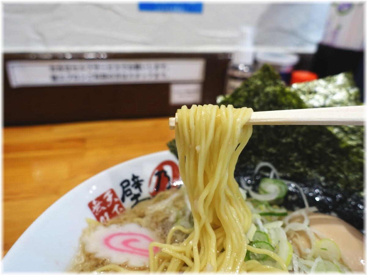 天下無双ラーメン壁乃店 背脂醤油特製ラーメンの麺