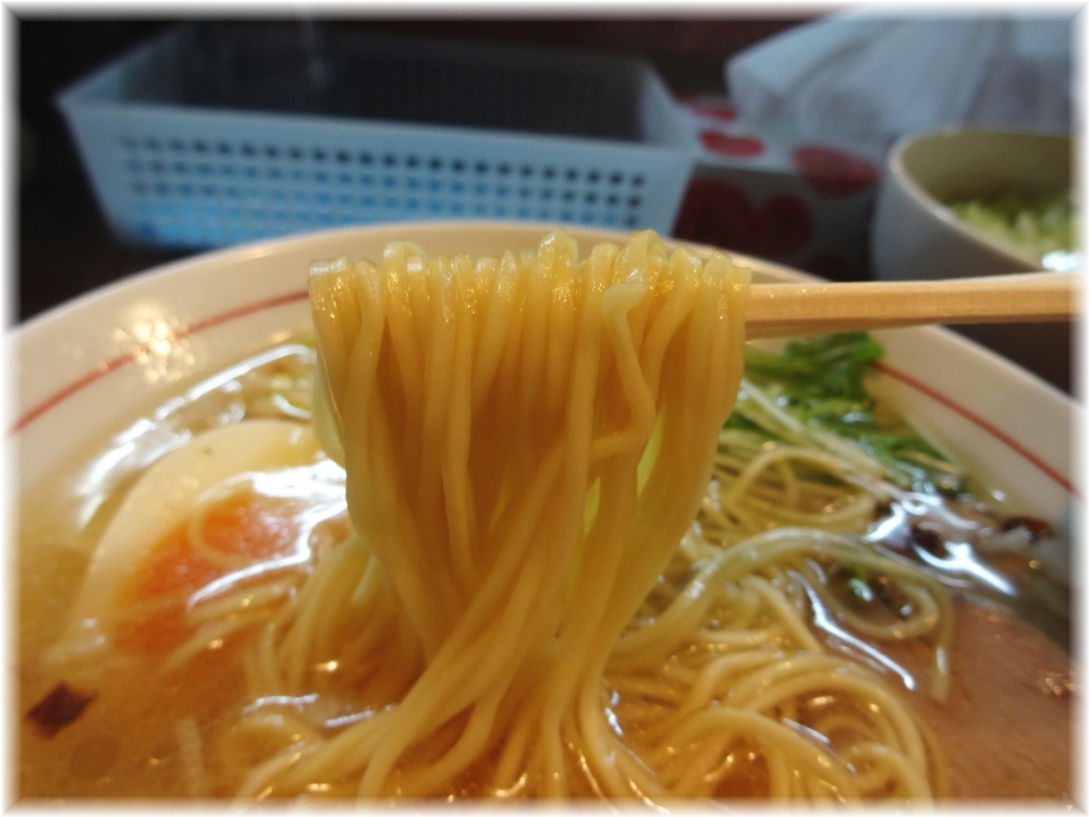 スタンダップ 塩そばの麺
