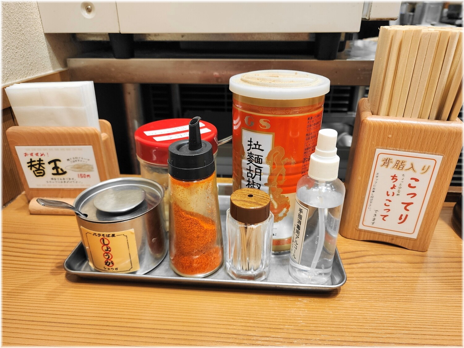 バラそば屋川崎アゼリア店2 卓上の調味料等