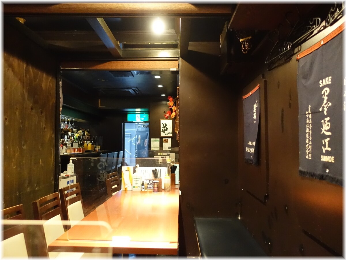 酒肴場屯 店内