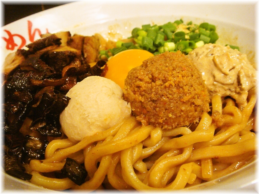 日の出らーめん田町分店 ガッツ麺DX(みそ味)の具