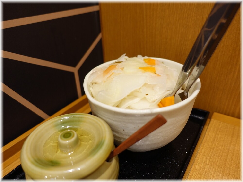 天天有神田店 卓上のお漬物
