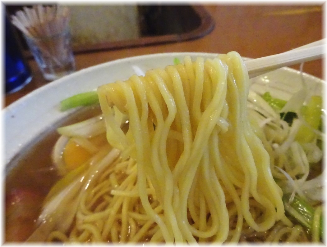 どる屋 鯛だし焼豚麺スペシャルの麺