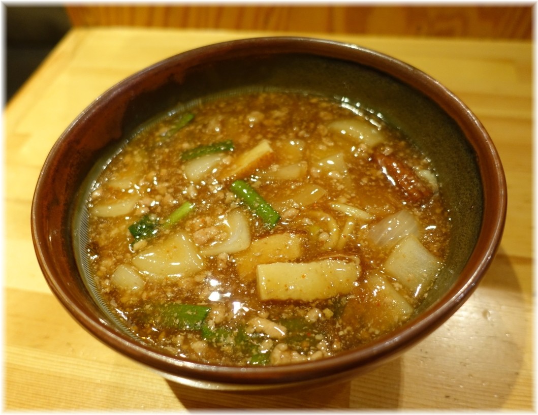 あたりや食堂 雷々麺