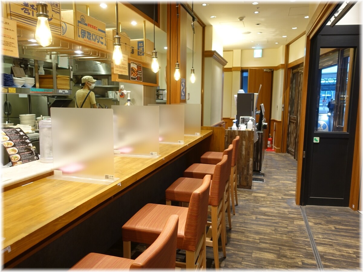伊蔵八味噌らーめん 店内