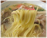 かみやドライブイン ラーメンの麺