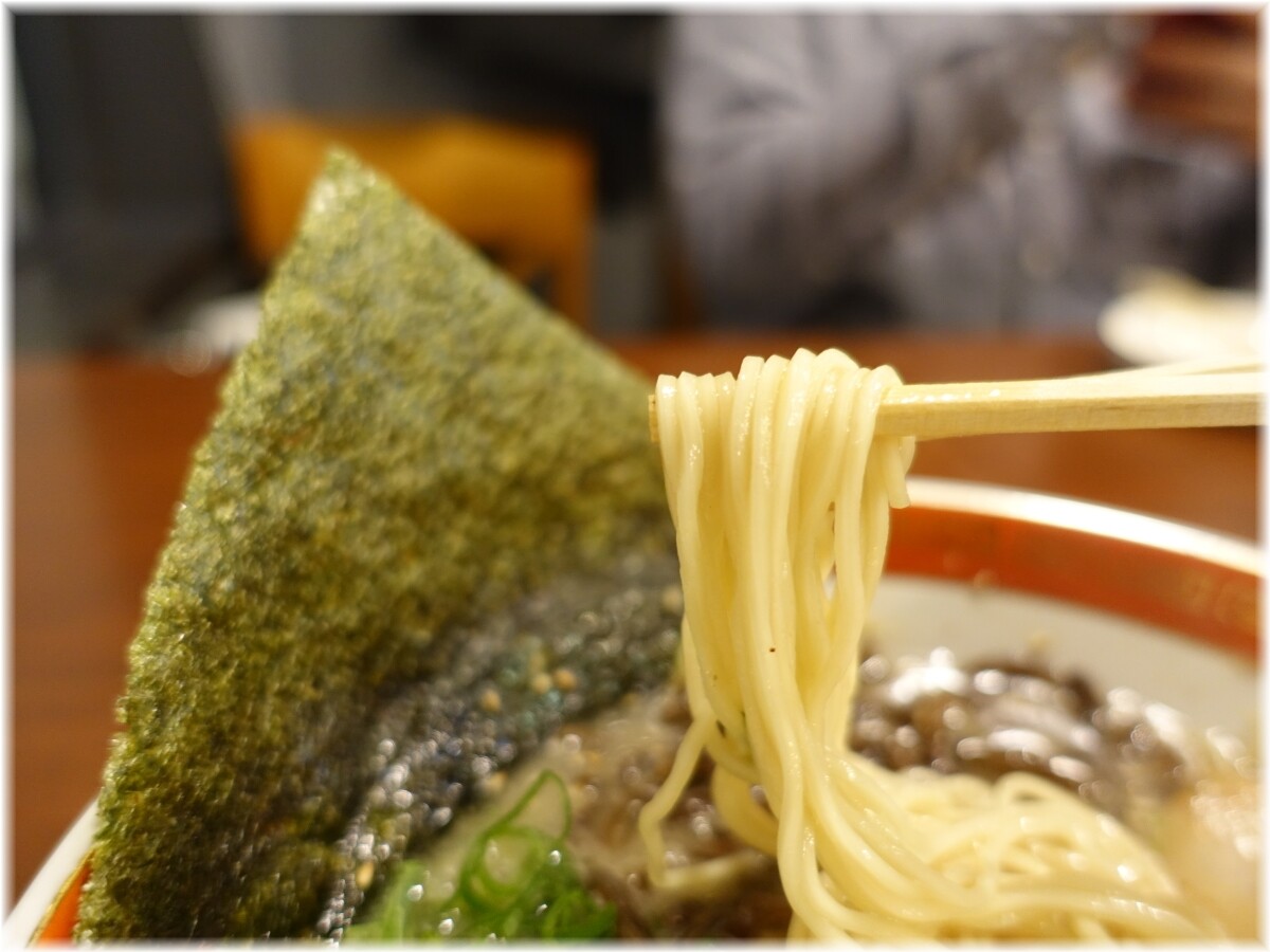 麺酒場天下屋 博多豚骨ラーメン白の麺