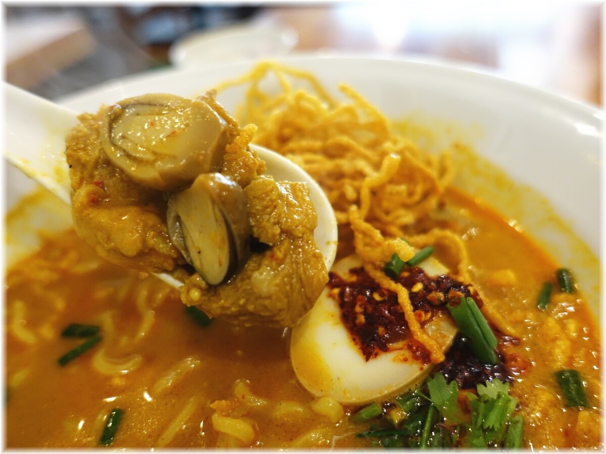 タイ国専門食堂 カーオソーイの具2
