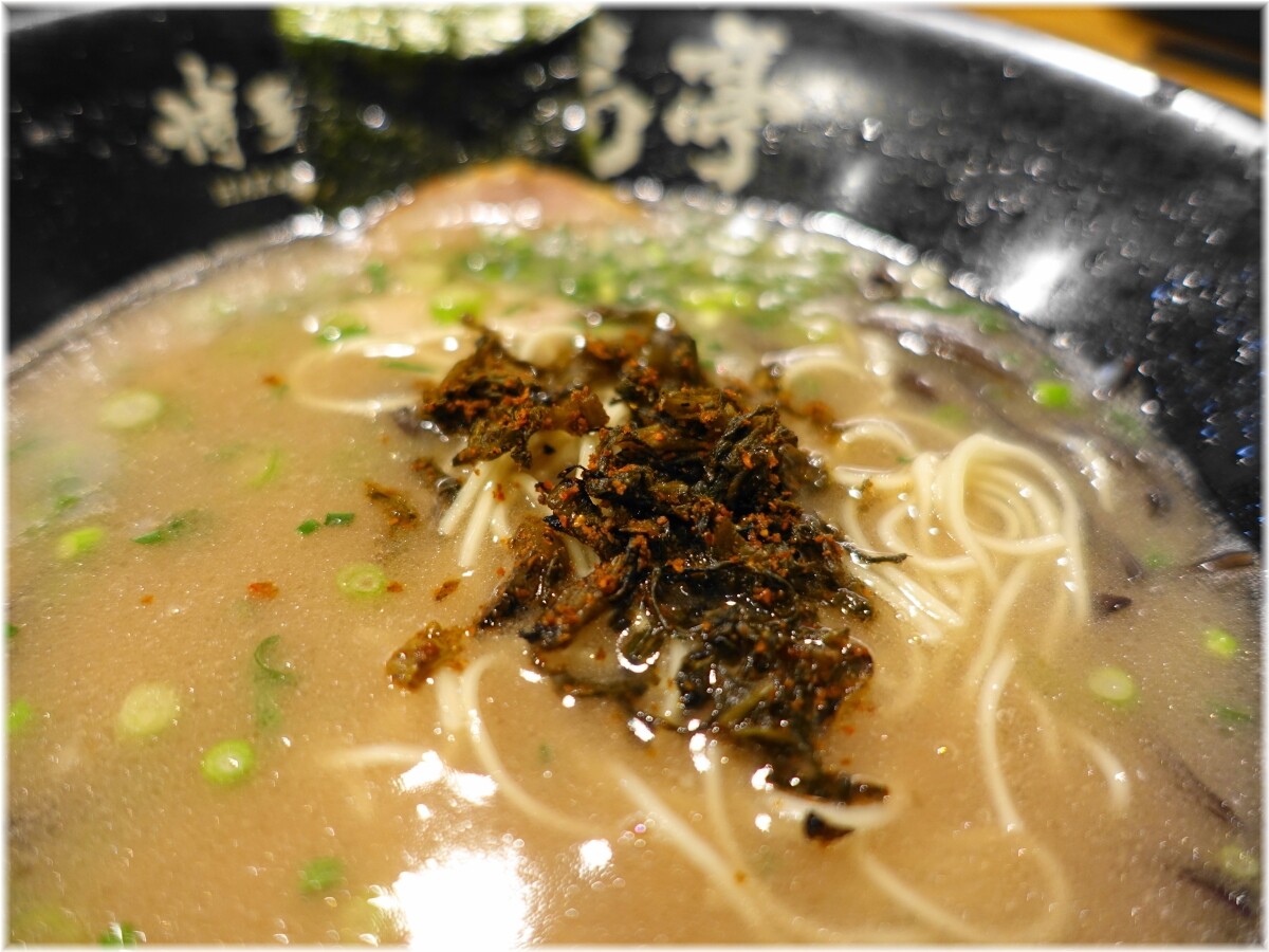 博多一瑞亭三田店12 豚骨ラーメンに辛子高菜