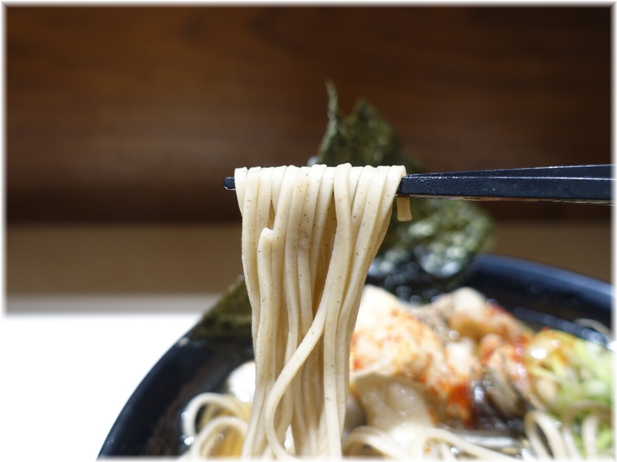 名代富士そば飯田橋駅前店 すごい煮干肉そばの麺