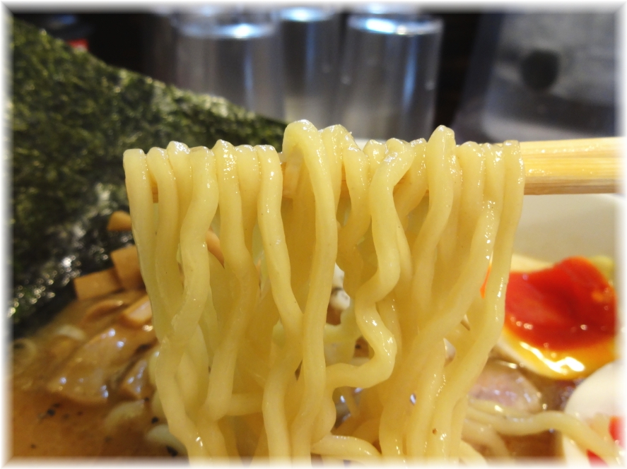 玉五郎 味玉煮干しらーめんの麺