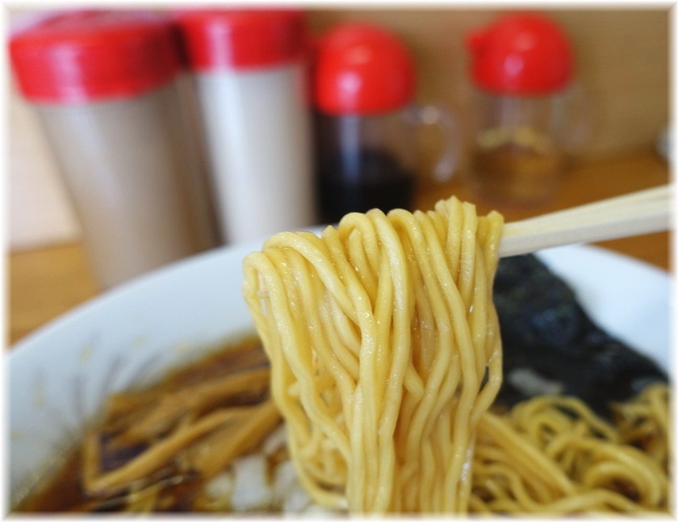太尊 角切りチャーシューメンの麺