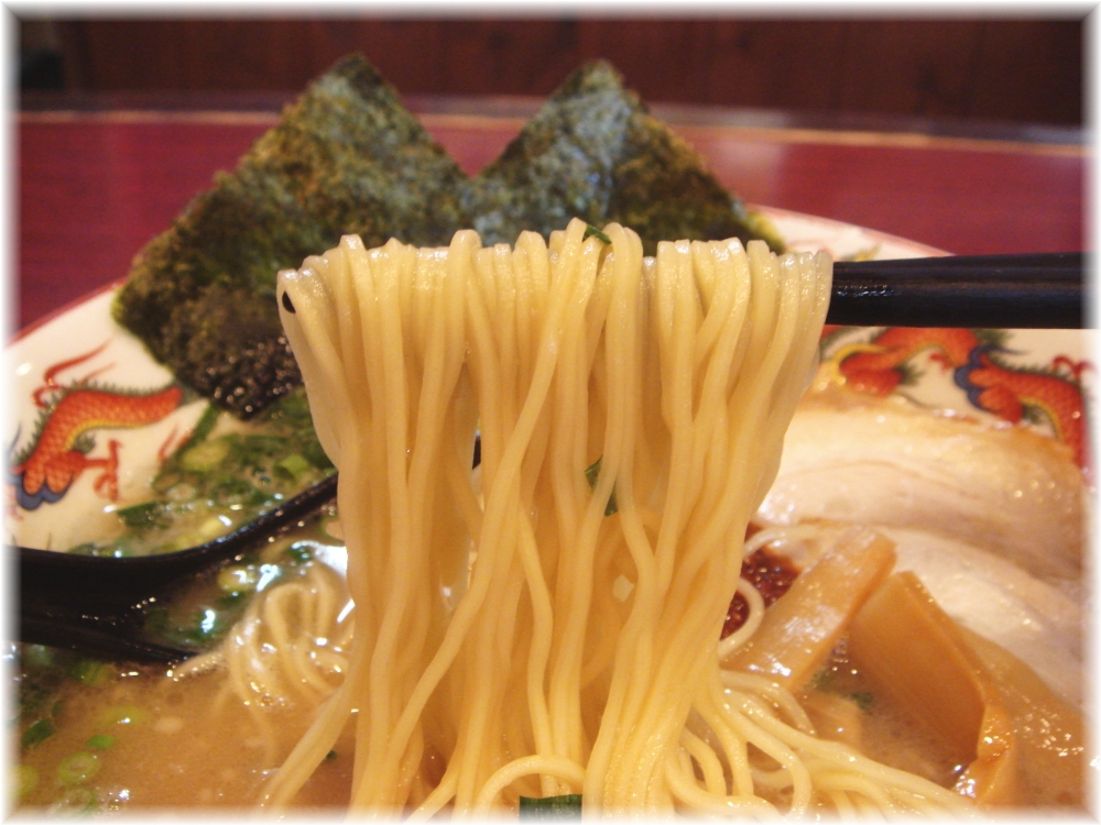 暖暮香椎店 背脂ラーメンの麺