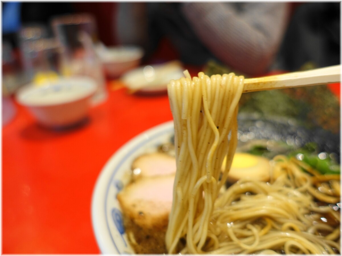 らあめん渋谷三丁目2 渋三ブラックの麺